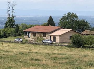 Chambre d’hôte pour 4 personnes, avec jardin dans Parc Naturel Régional Livradois-Forez