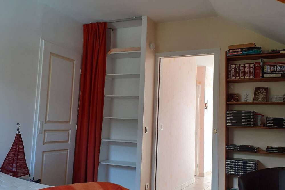 Appartement entier, Jausiers 04 - Appartement type T.1 dans Maison d'habitation calme in Jausiers, Parc national du Mercantour