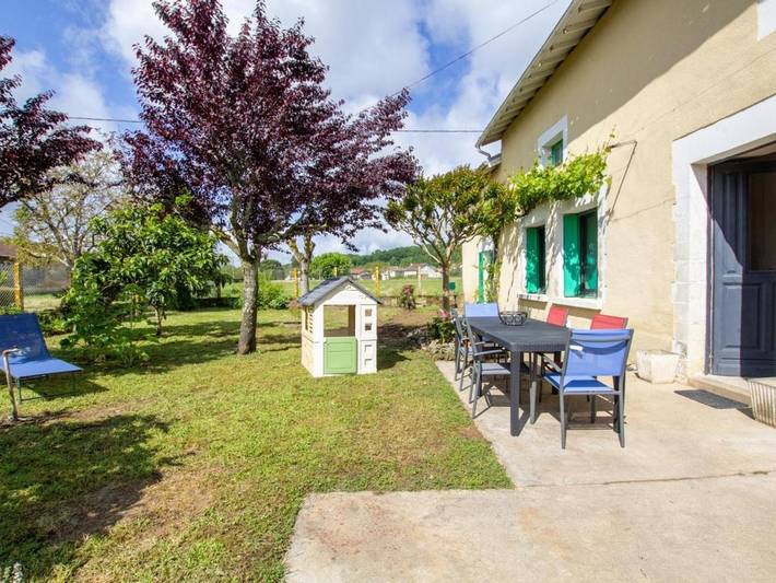 Location de vacances pour 6 personnes, avec terrasse et jardin à Sourzac - 3