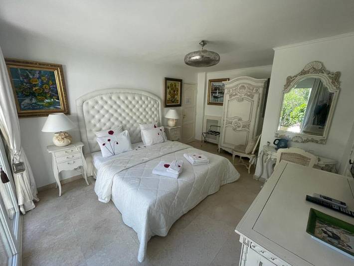 Location de vacances pour 2 personnes, avec vue ainsi que jardin et piscine à Vence - 2