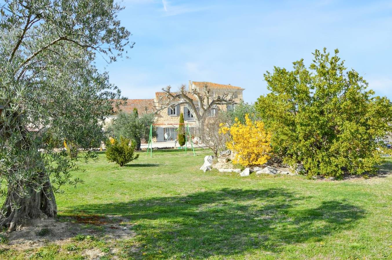 Apartamento entero, Amplio apartamento en Monteux con piscina compartida in Monteux, Vaucluse