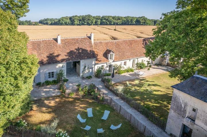 Location de vacances pour 8 personnes, avec Terrasse et Jardin ainsi que Piscine et Vue à Chambourg-sur-Indre