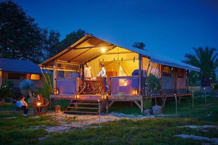 Camping pour 2 personnes, avec piscine et terrasse, animaux acceptés à Quend
