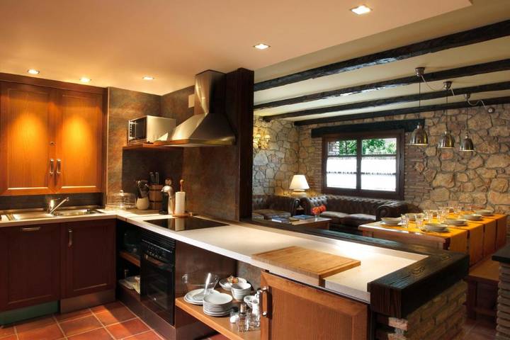 Casa de vacaciones para 10 personas, con jacuzzi además de jardín y sauna, Se admiten mascotas en Provincia de Guadalajara - 2