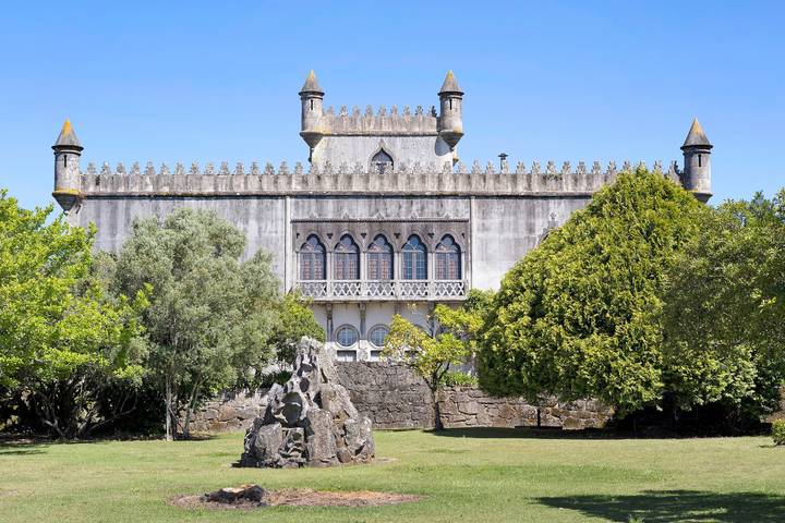 Villa 'Castelo De Portuzelo' with River Views, Private Pool and Wi-Fi in Santa Marta de Portuzelo, Viana do Castelo District