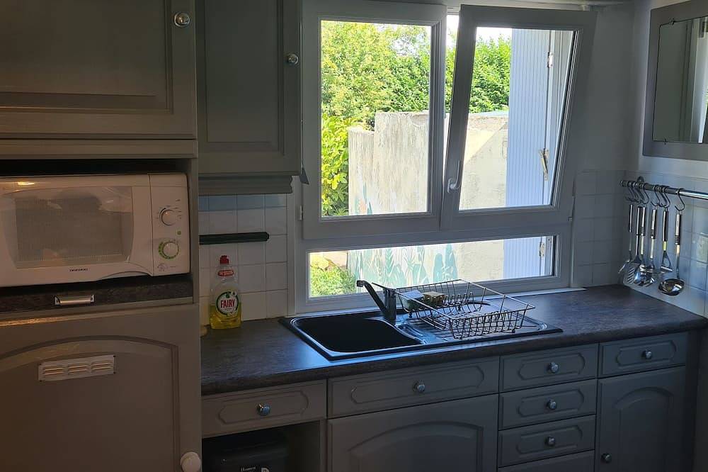 Petite Maison Proche Bourg et à 4km des Plages de Sable Blanc in Cléder, Ceinture Dorée