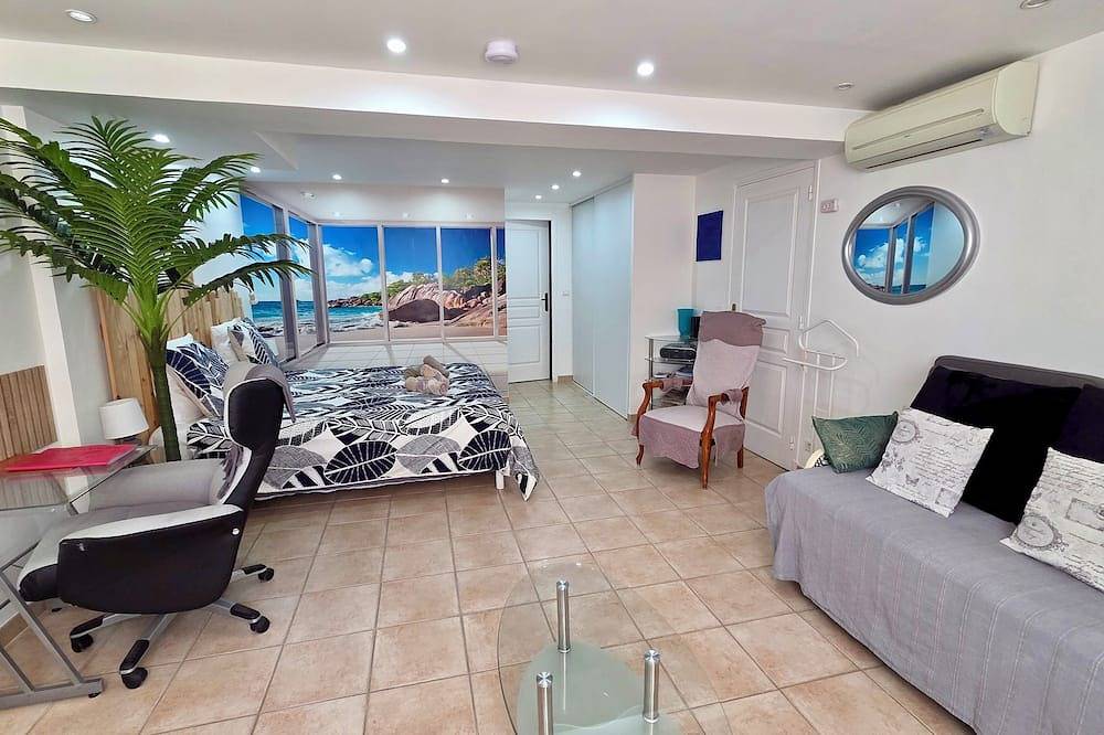 T2 45m2 with garden, Air conditioning, Parking, Quiet, Comfortable, Beach 800m in Saint-Raphaël, Mittelmeerküste (Frankreich)