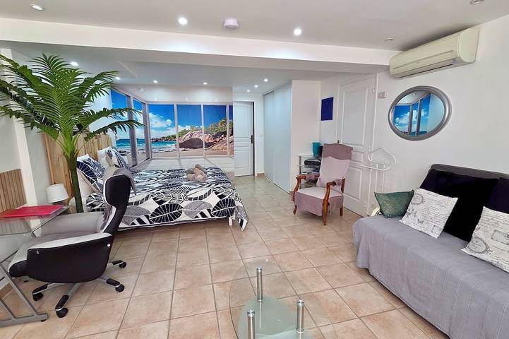 2-bedroom apartment, 45 m², with garden, air conditioning, parking, quiet, comfortable, beach 800 m away in Saint-Raphael Varo, Costa mediterranea (Francia)