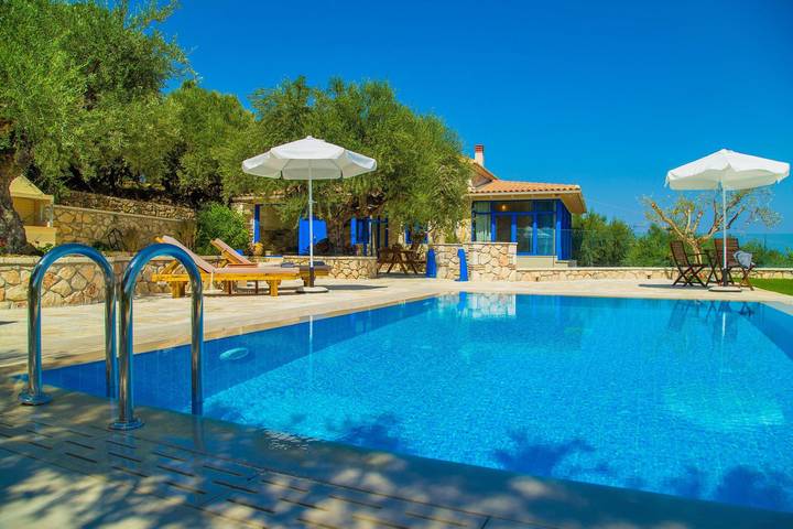 Location de vacances pour 6 personnes, avec piscine et jardin dans Laganas - 2