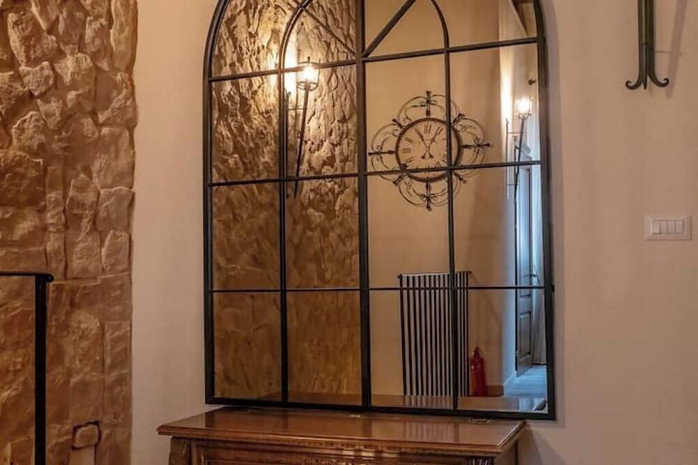 Entire apartment, Countess Isabella Suite in Bracciano, Lake Bracciano