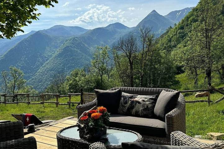 Location de vacances pour 8 personnes, avec Jacuzzi et Jardin à Estaing