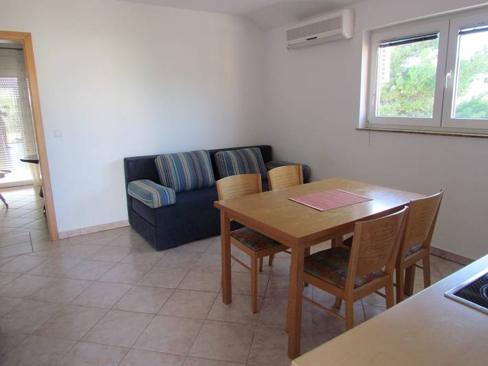 Ferienwohnung für 4 Personen, mit Balkon/Terrasse in Sveti Filip i Jakov - 2