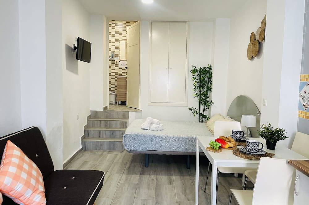Appartement entier, Studio Jimena Carabeo au centre de Nerja in Nerja, Cordillera Penibética