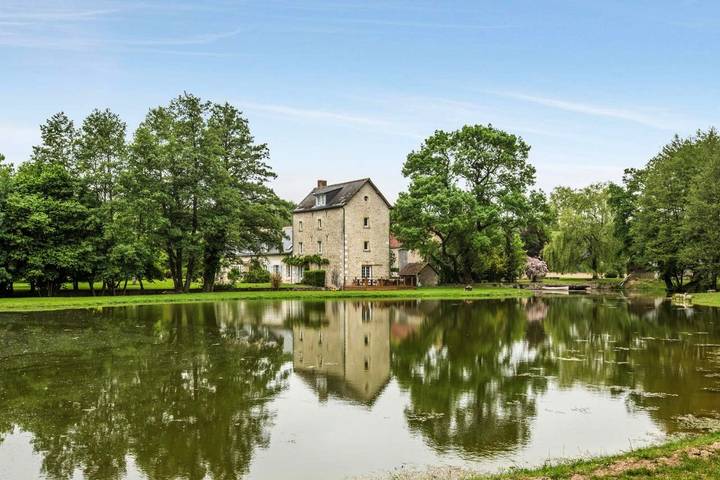 Location de vacances pour 4 personnes, avec piscine et jardin ainsi que vue et vue sur le lac à Reugny - 3