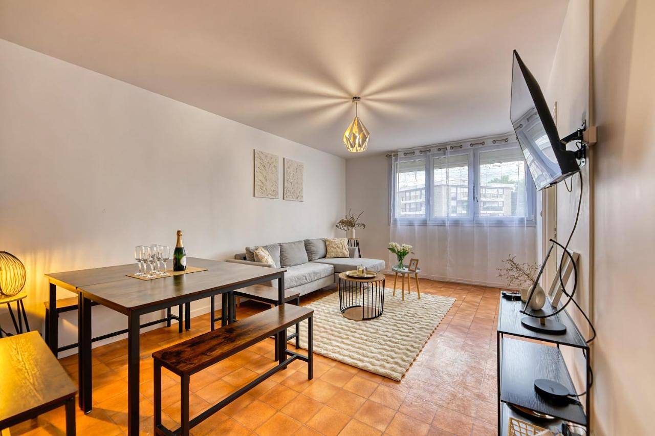 Appartement entier, Appartement familial et cozy - Wifi - Espace Travail- Parking in Mérignac, Région de Bordeaux