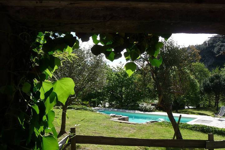 Gîte pour 6 personnes, avec balcon ainsi que piscine et jardin, animaux acceptés