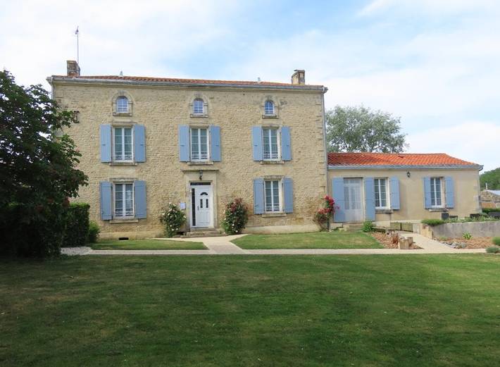 Location de vacances pour 3 personnes, avec jardin dans Fontenay-le-Comte - 2