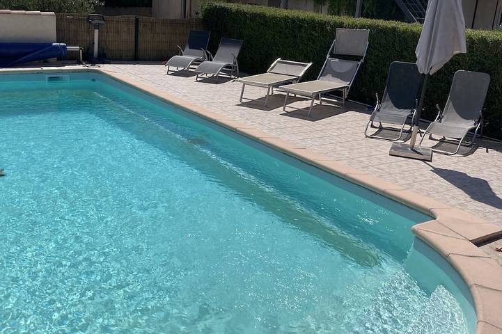 Location de vacances pour 2 personnes, avec jardin et piscine à Saint-Rémy-de-Provence