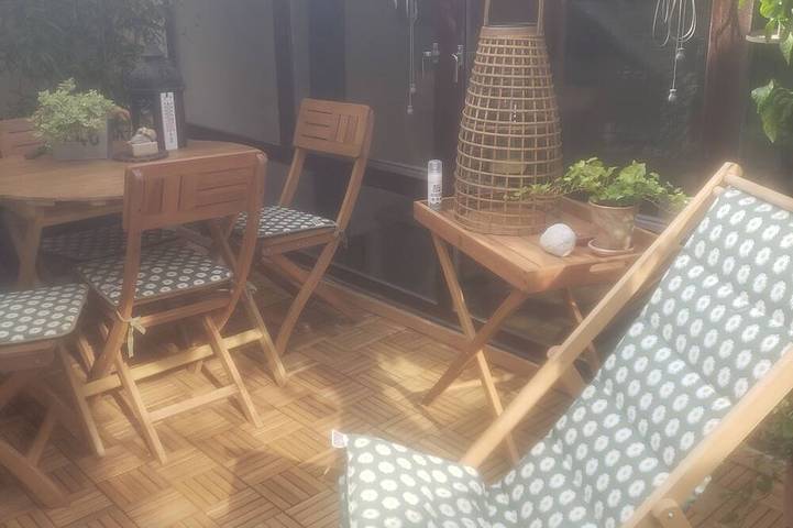 Maison Atypique Avec sa Terrasse Tropezienne Vegetalisée in Saint-Laurent-d'Aigouze, Côte d'Améthyste