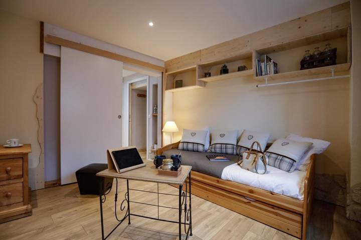 Gîte pour 2 personnes, avec terrasse et jardin dans Office De Tourisme De Correncon En Vercors - 3