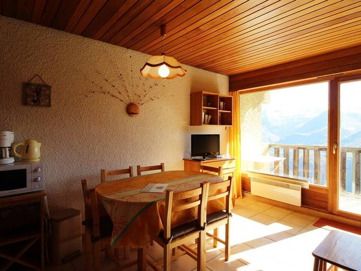 Komfortable 2-Zimmer-Wohnung am Fuße der Pisten mit Balkon und kostenlosem Parkplatz in Auris, Nationalpark Écrins
