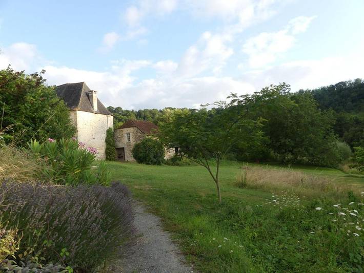 Gîte pour 4 personnes, avec vue ainsi que piscine et terrasse, animaux acceptés à Ayen - 2