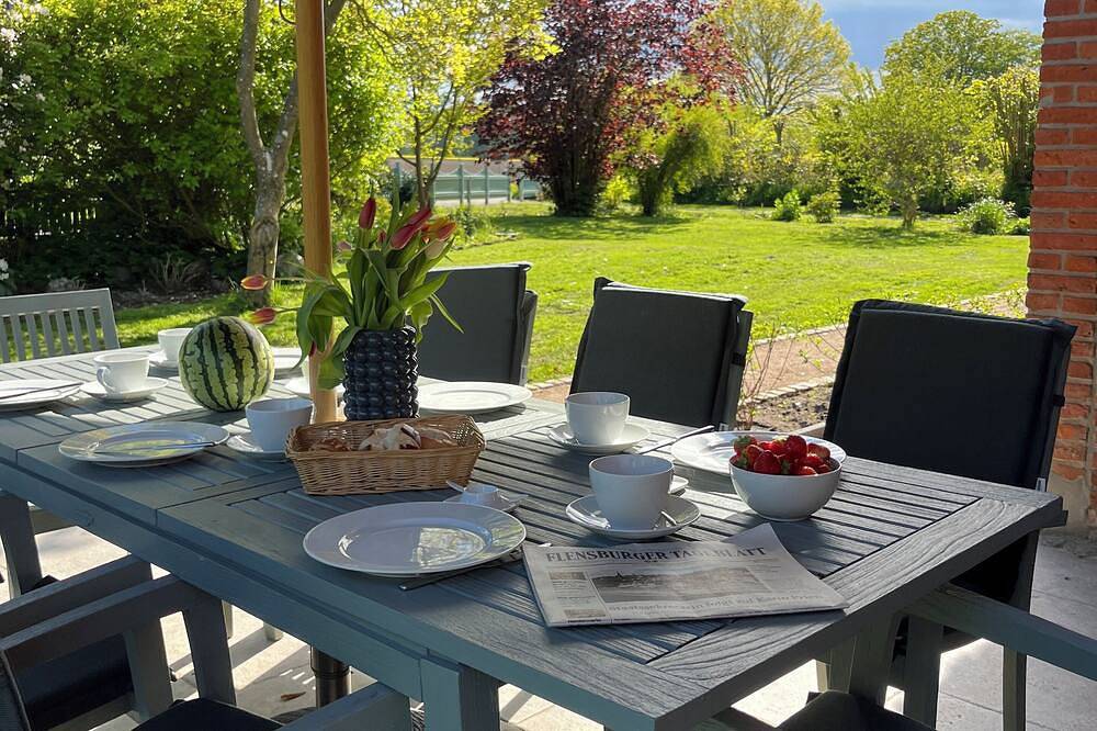 Ganze Wohnung, Steuerbord - abgelegen, strandnah, Terrasse, Kaminofen, Grill, Dusche, Parkplatz in Quern, Steinbergkirche