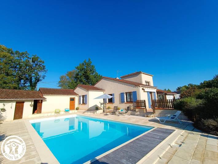 Casa de huéspedes para 6 personas, con terraza además de piscina y jardín - 1