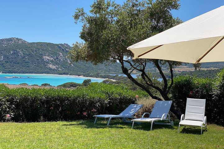 Villa pour 6 personnes, avec jardin ainsi que piscine et terrasse dans Santa Giulia