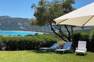 Villa pour 6 personnes, avec piscine et jardin dans Santa Giulia