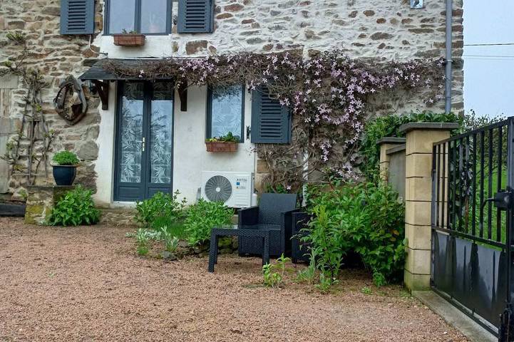 Location de vacances pour 2 personnes, avec jardin à Teilhet