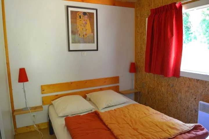 Gîte pour 5 personnes, avec terrasse ainsi que piscine et jardin à Les Tourrettes - 3