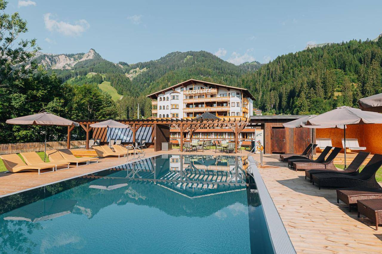 Wellness Aparthotel "Lechlife" incl Aussen und Innenpool - 400m zum Lift in Wängle, Außerfern