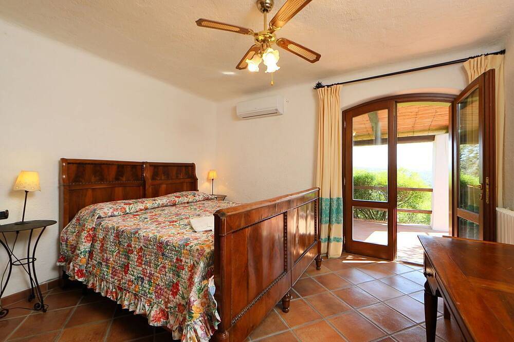 Villa indipendente con vasca idromassaggio, A/C, Wifi, piscina privata, Tv, patio, vista panoramica in Santa Teresa di Gallura, Santa Teresa Gallura