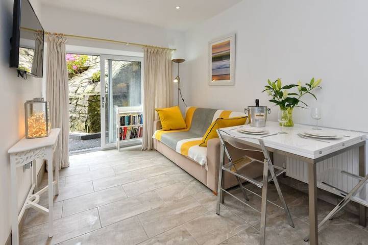 Holiday rental for 2 people, with garden, with pets in Llanbedrog