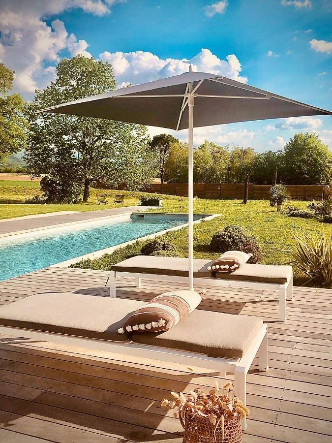 Maison d’hôte pour 2 personnes, avec vue ainsi que piscine et jardin à Charpey