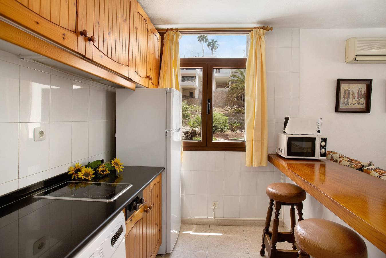 Entire apartment, Vacation Apartment 'Apartamento Junto A La Playa' with Wi-Fi and Air Conditioning in Playa de Puerto Rico, South Gran Canaria