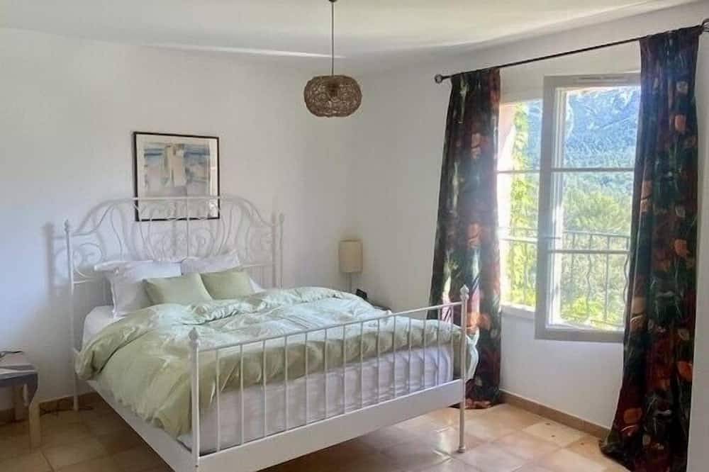 Villa en face de la sainte Victoire à 10 min de Aix en Provence in Vauvenargues, Région d'Aix-en-Provence