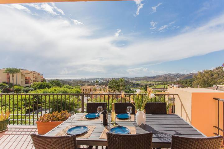 Apartamento para 5 personas, con Vistas al mar y Balcón además de Terraza y Piscina en Benahavís