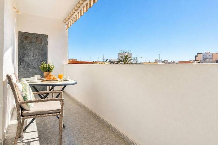 Apartamento entero, Apartamento con vistas al mar, aire acondicionado, Wifi y a 150m de playa in Benicarló, Costa del Azahar