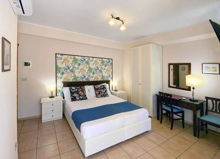B&b per 3 persone, con Balcone e Panorama a Letojanni