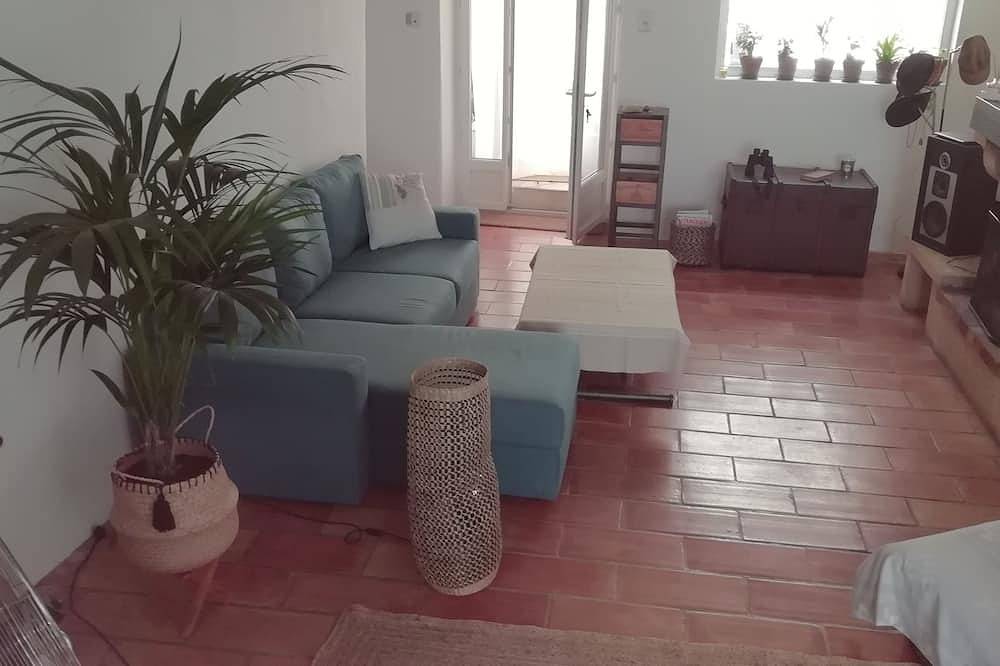 Coquette maison en pierre de 90m2, au pied du Luberon de 2  à 4 pers in Mérindol, Parc naturel régional du Luberon