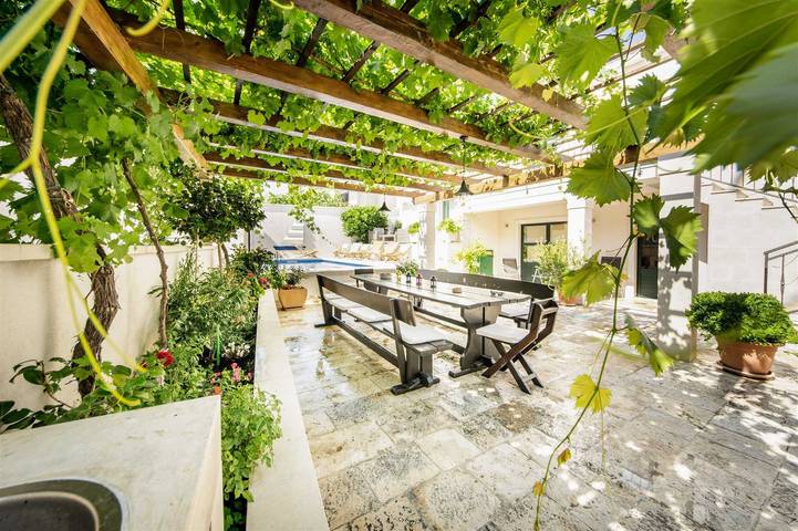 Villa pour 10 personnes, avec jardin et piscine dans Brac - 4