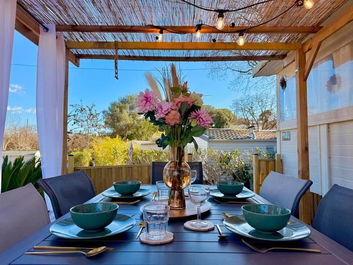 Camping pour 4 personnes, avec vue ainsi que piscine et jardin à Puget-sur-Argens - 2