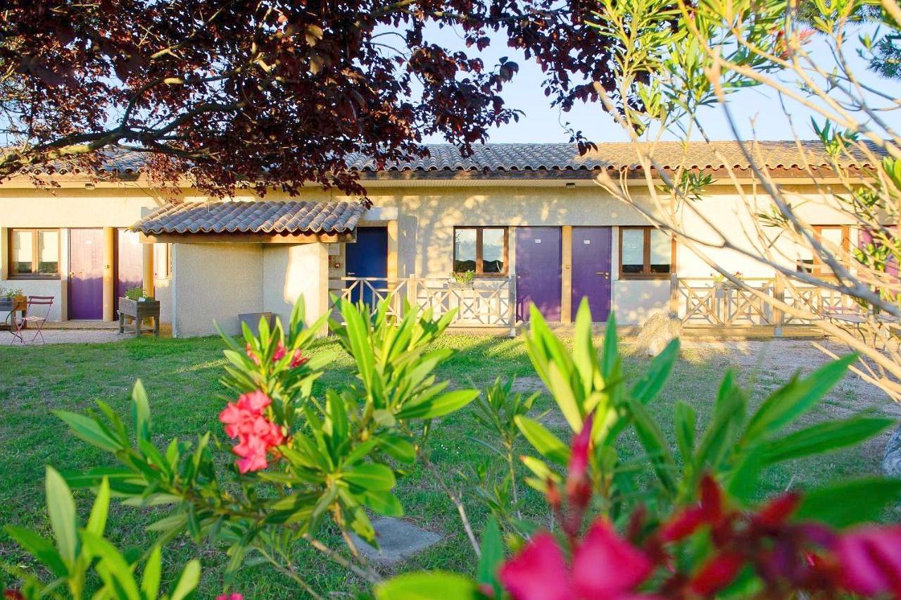 Logis Hôtel Le Mistral - Restaurant - Montélimar Sud in Châteauneuf-du-Rhône, Région de nyons