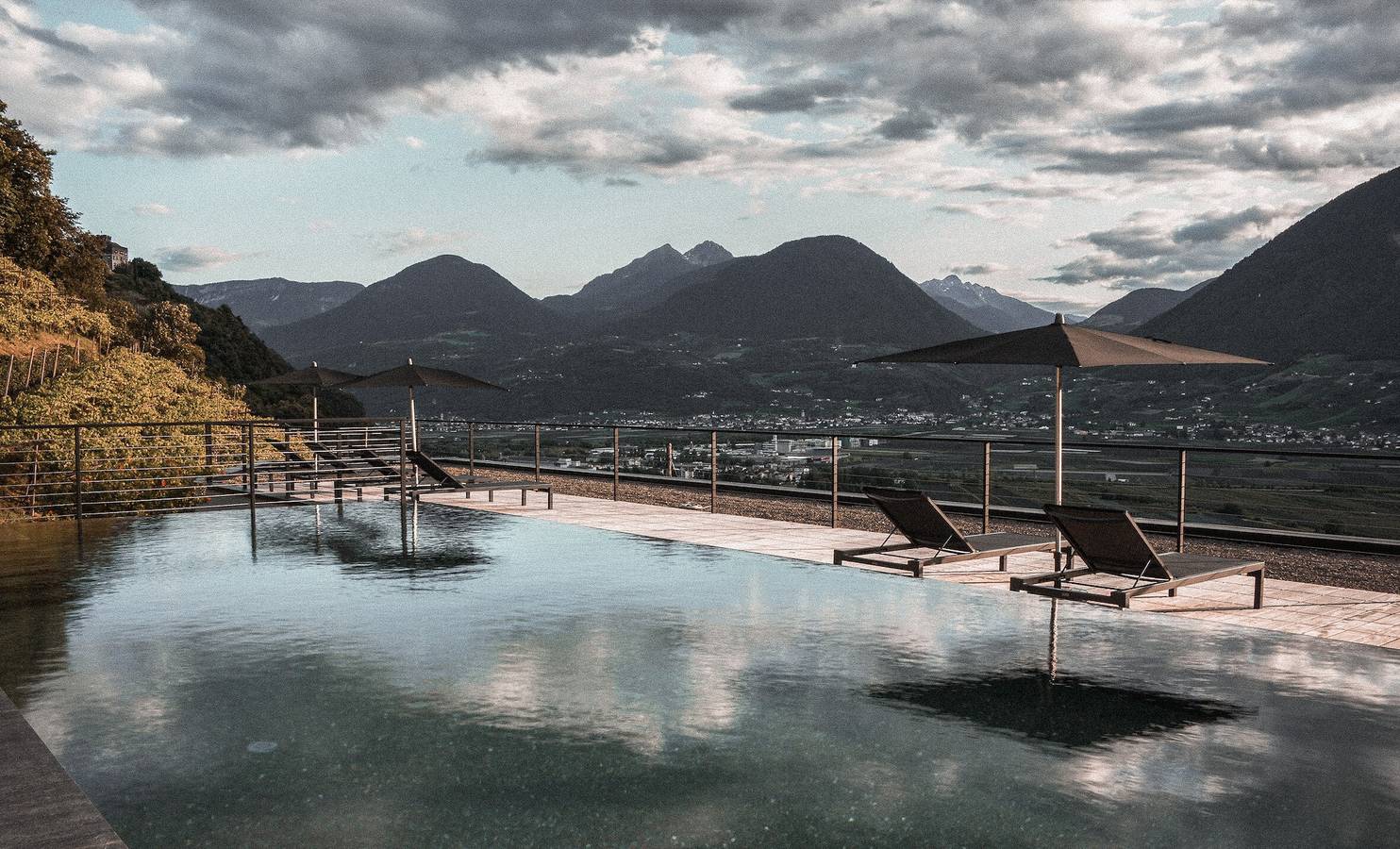 Appartement entier, Appartement Pratenberg Exclusive Privat Lounge avec vue montagne, sauna & piscine rooftop in Merano, Alpes de Sarntal