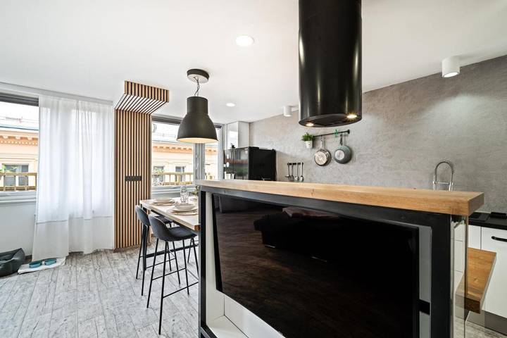 Ferienwohnung für 8 Personen, mit Ausblick und Garten in Vinohrady