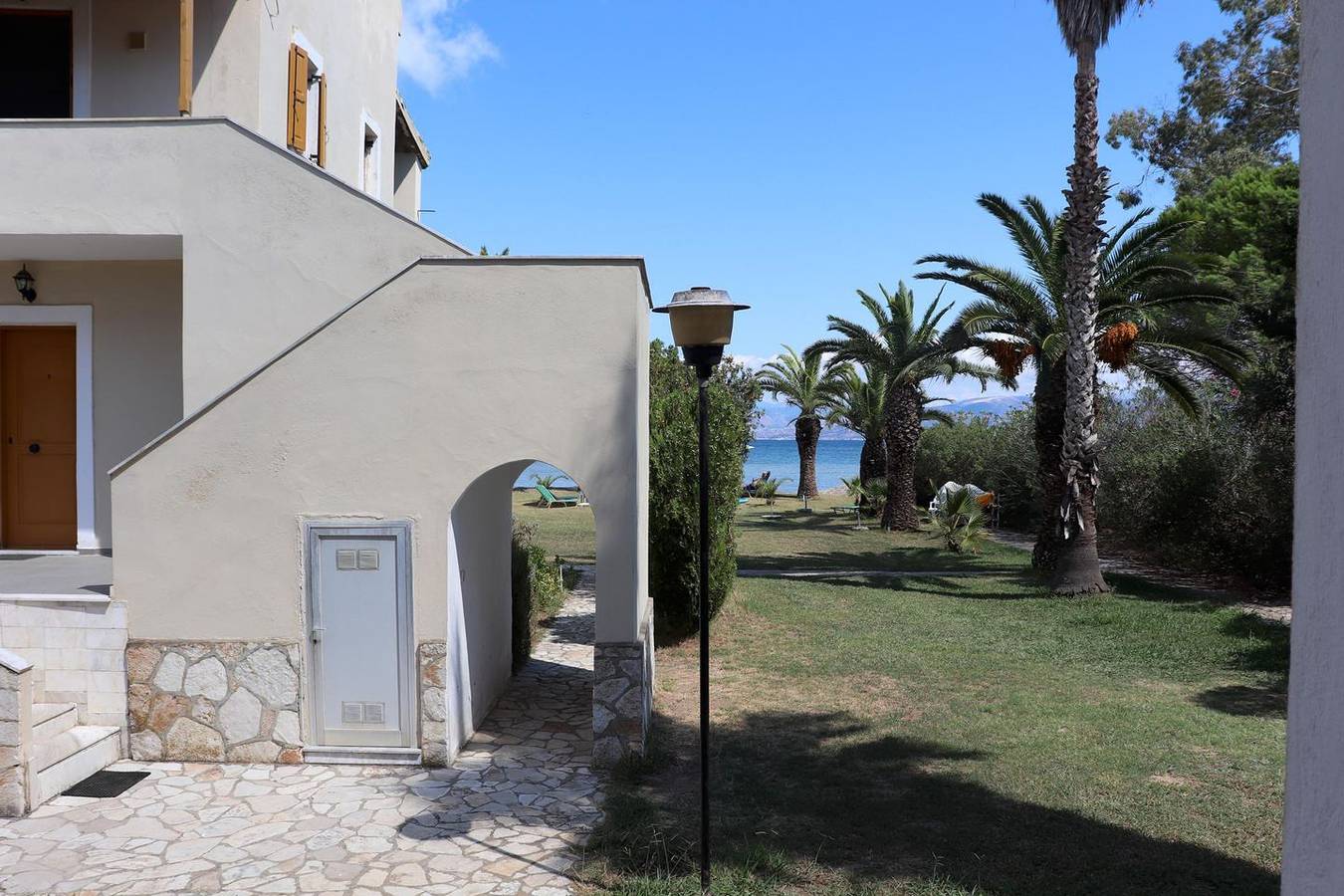Entire apartment, Unique located holiday apartment directly at the sea, own beach access, Wifi | Aghios Petros, Corfu in Kavos, Corfu