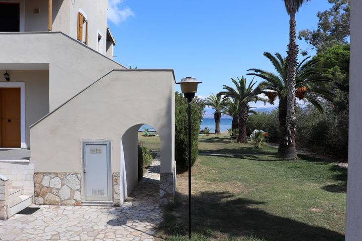 Gîte pour 2 personnes, avec terrasse et jardin dans Kavos - 2