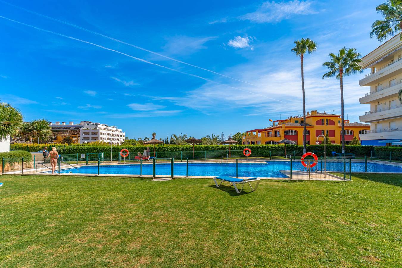 Entire apartment, Apartment 'Marbella Ático las Vistas De Laia' with Sea View, Wi-Fi and Air Conditioning in Golden Mile, Marbella